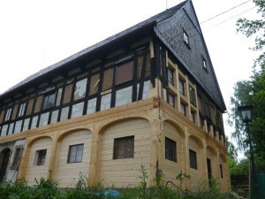 Traditioneller Holzbau am Umgebindehaus